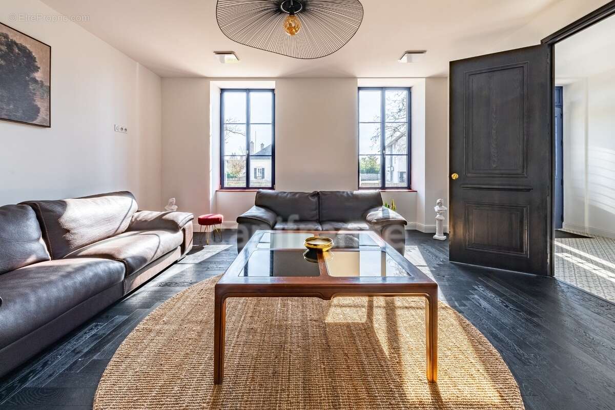 Propriété à vendre composée d'une demeure de Maitre et une deuxième maison avec piscine et jardin - photo 8