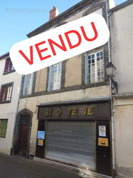 Appartement à MARINGUES