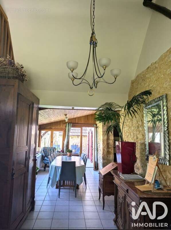 Maison 211 m² à Savignac-De-Miremont  - photo 4