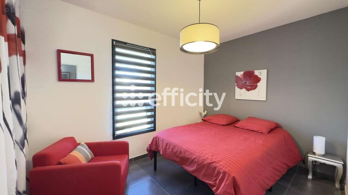 Maison à JONQUIERES-SAINT-VINCENT