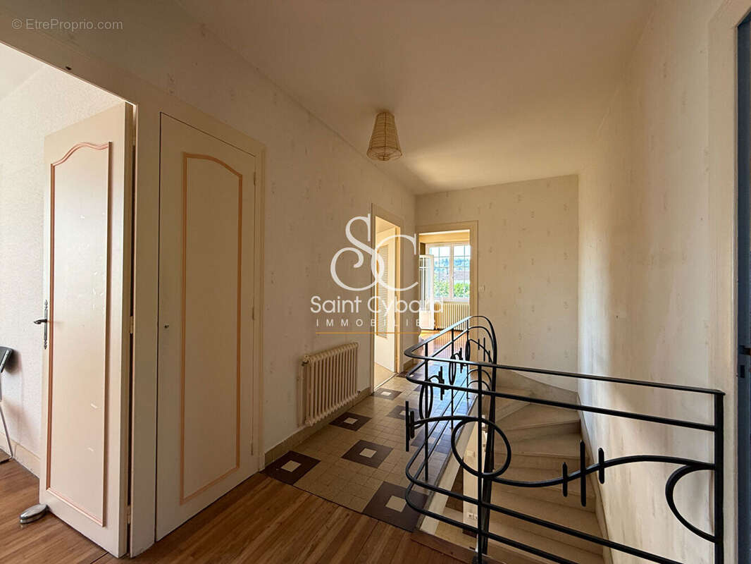 Maison Angouleme 6 pièce(s) 155 m2 environ - photo 5