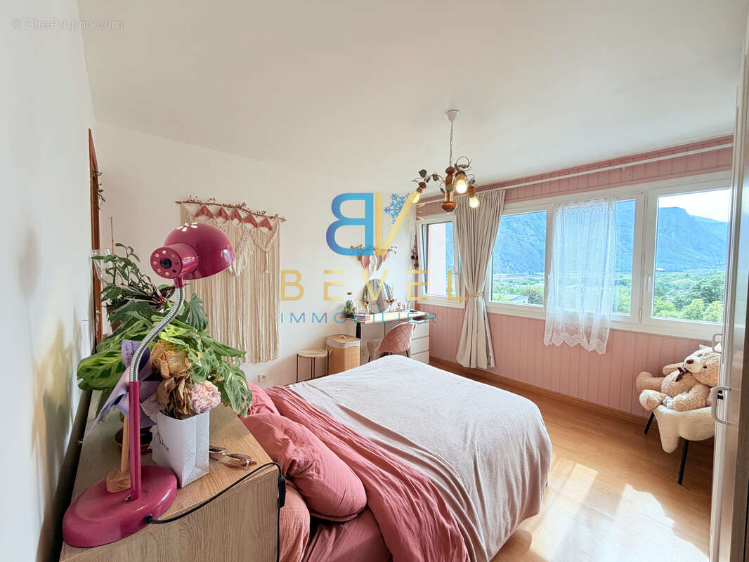 Appartement à SAINT-JEAN-DE-MAURIENNE