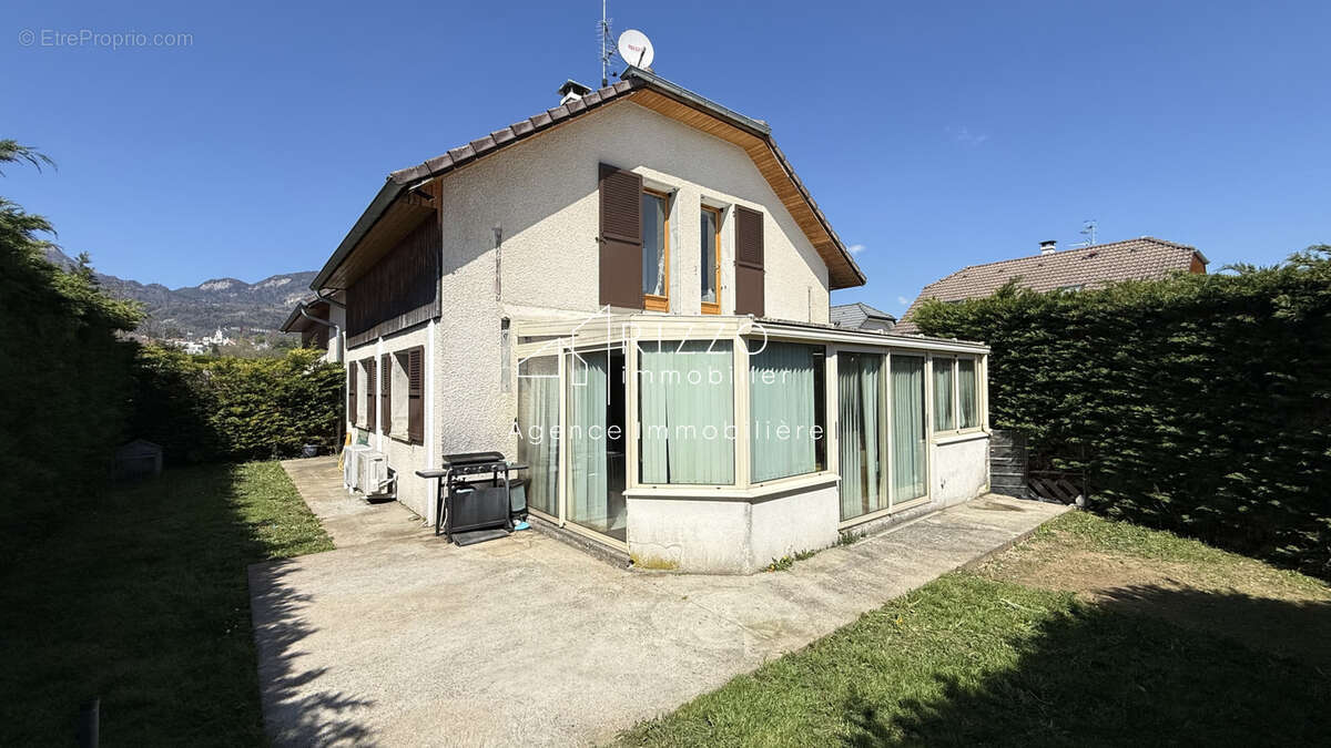 Maison à CESSY
