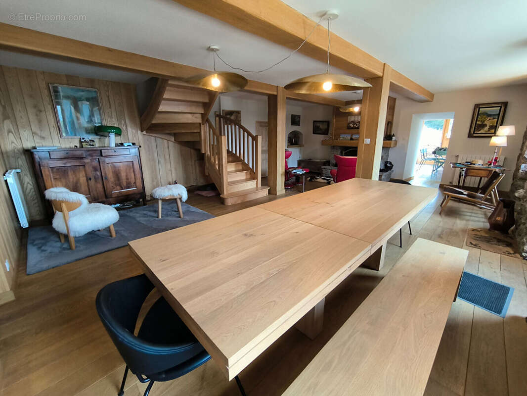 Corps de ferme de montagne  , superbement rénové  , dépendances  3.2 HA - photo 8