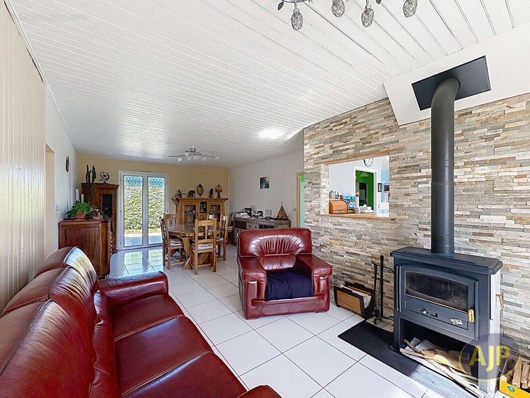 SAINT-DENIS-DU-PAYRE - Charmante maison de plain-pied 123 m² - photo 4