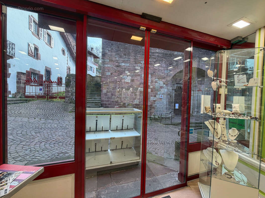 Commerce à SAINT-JEAN-PIED-DE-PORT