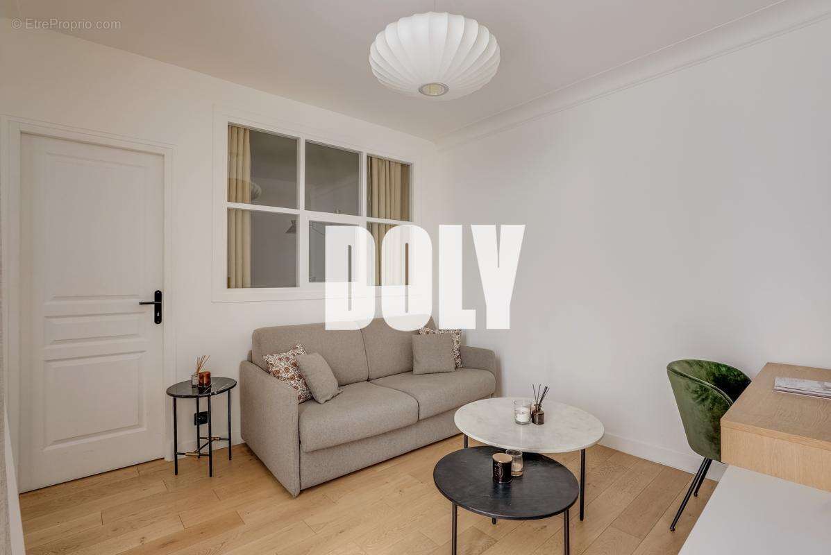 Appartement à PARIS-16E