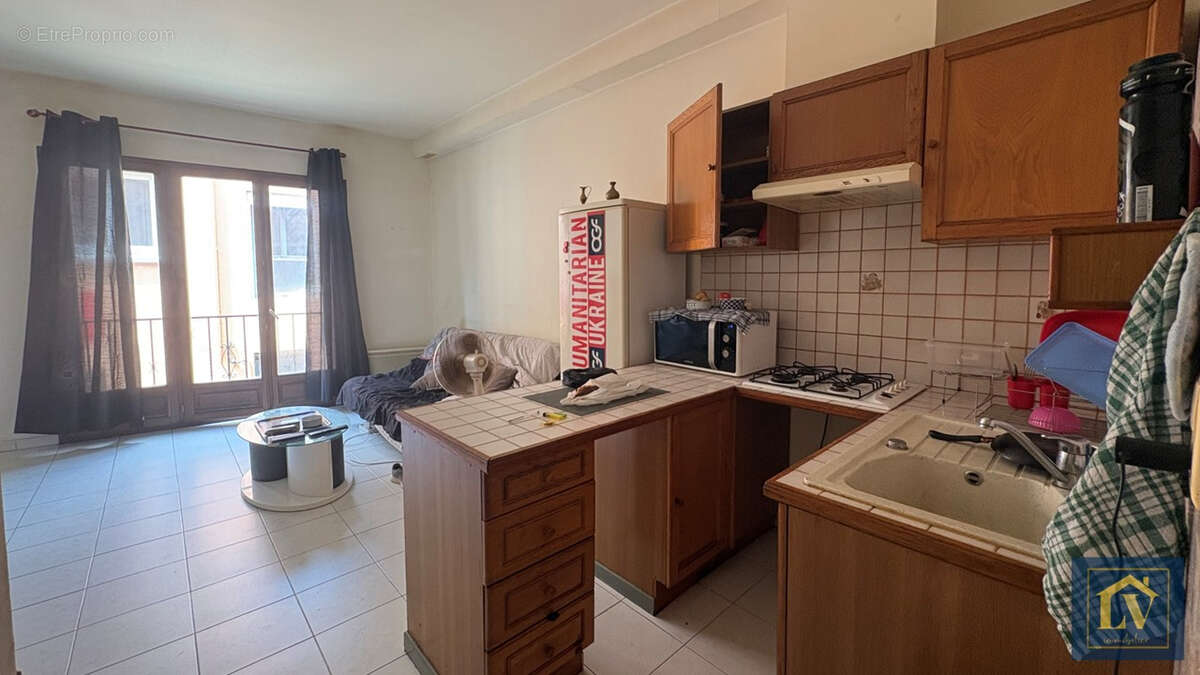 Immeuble de rapport comprenant un local commercial et 4 appartements - photo 7