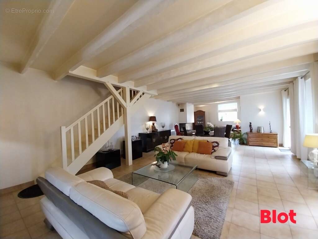 Maison à SAINT-GUINOUX