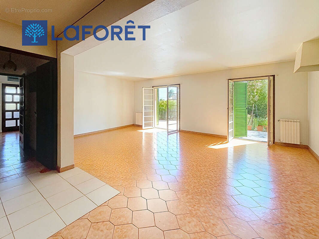 Maison Cagnes Sur Mer 9 pièce(s) 200 m2 - photo 8
