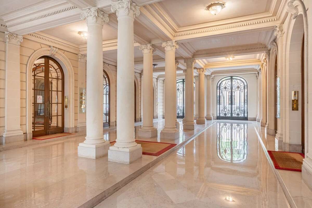 Commerce à PARIS-16E