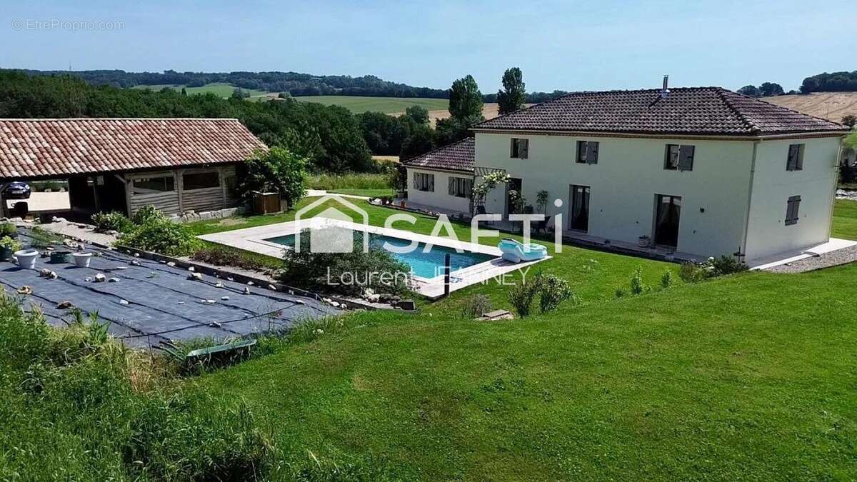 Maison 180 m² à Saint-Pastour  - photo 5