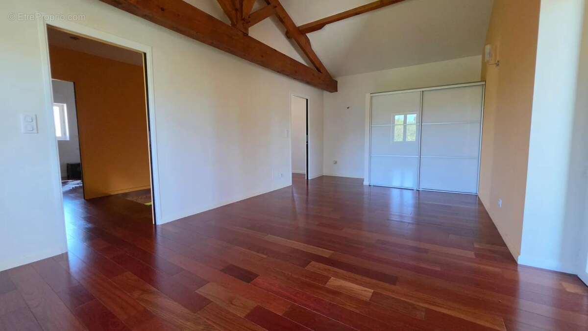 Maison authentique et contemporaine avec piscine et garage 167m2 - photo 8