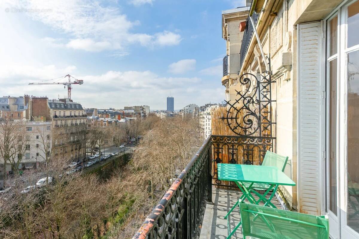 Appartement à PARIS-17E