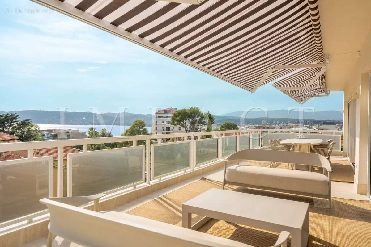 Juan-Les-Pins  Appartement 5P en duplex avec piscine et vue mer panoramique à vendre - photo 3