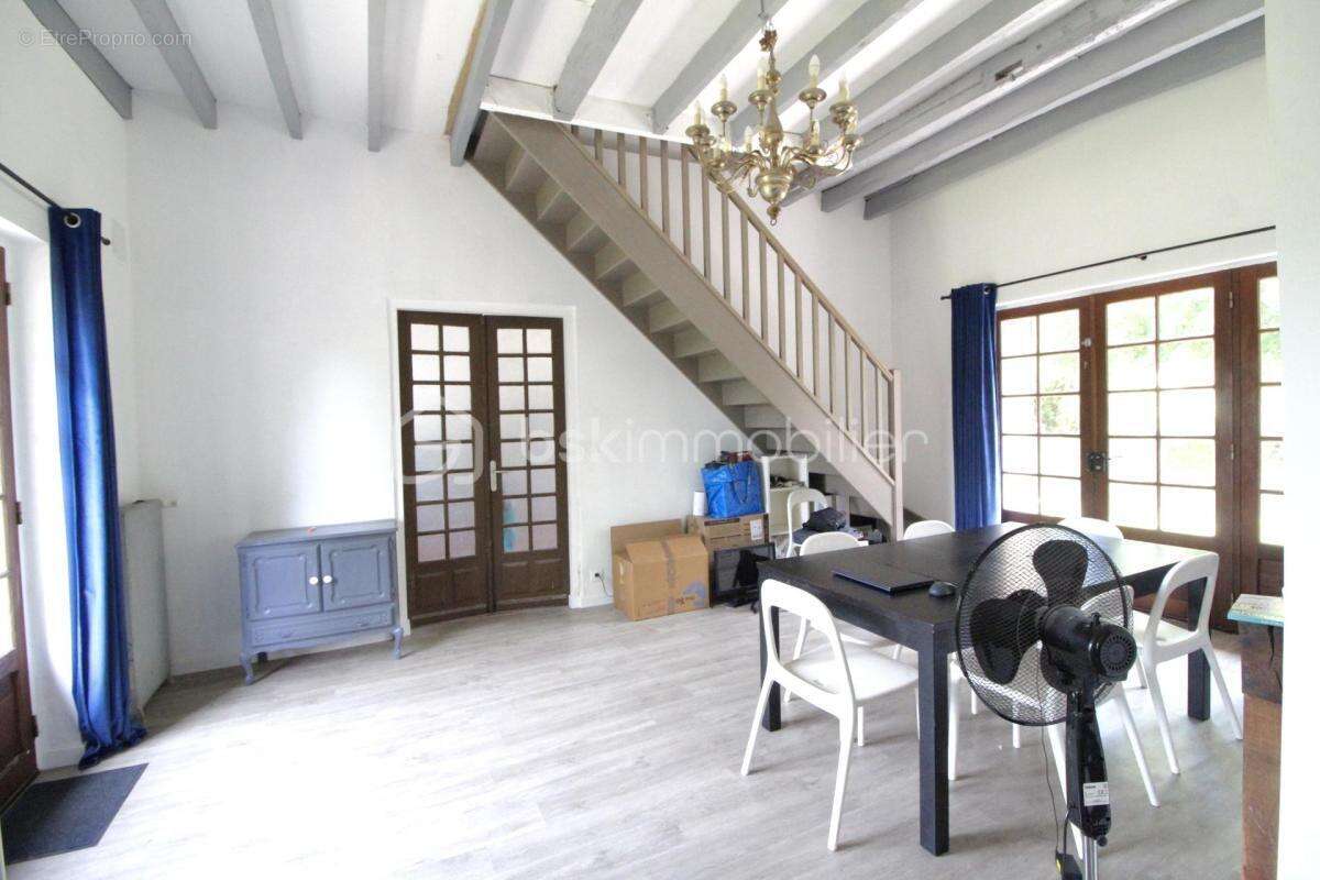 Maison à MONTCORBON