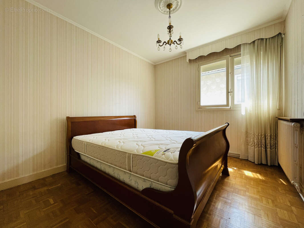 Maison à SAINT-PANTALEON-DE-LARCHE