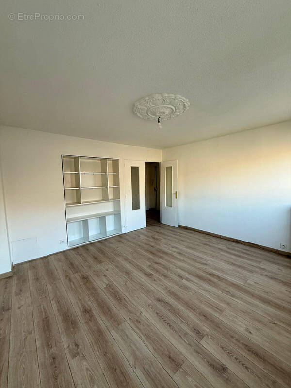 Appartement à MARSEILLE-3E