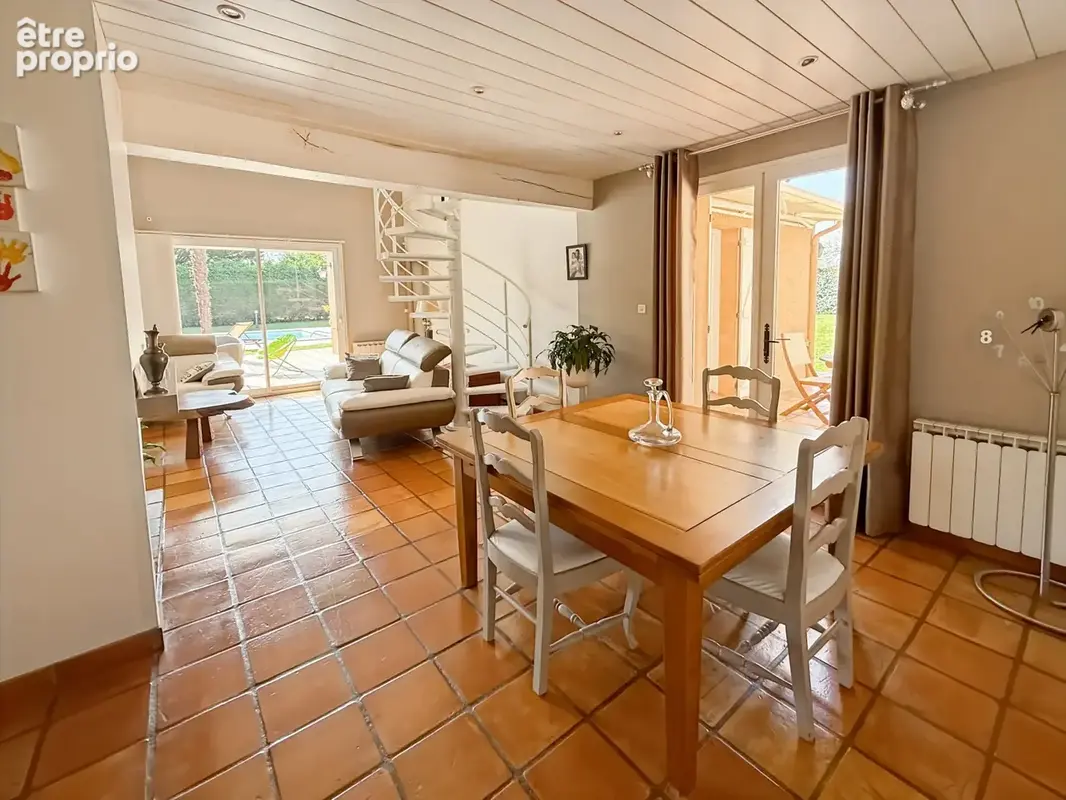 Maison 174 m² à Saint-Hilaire  - photo 6