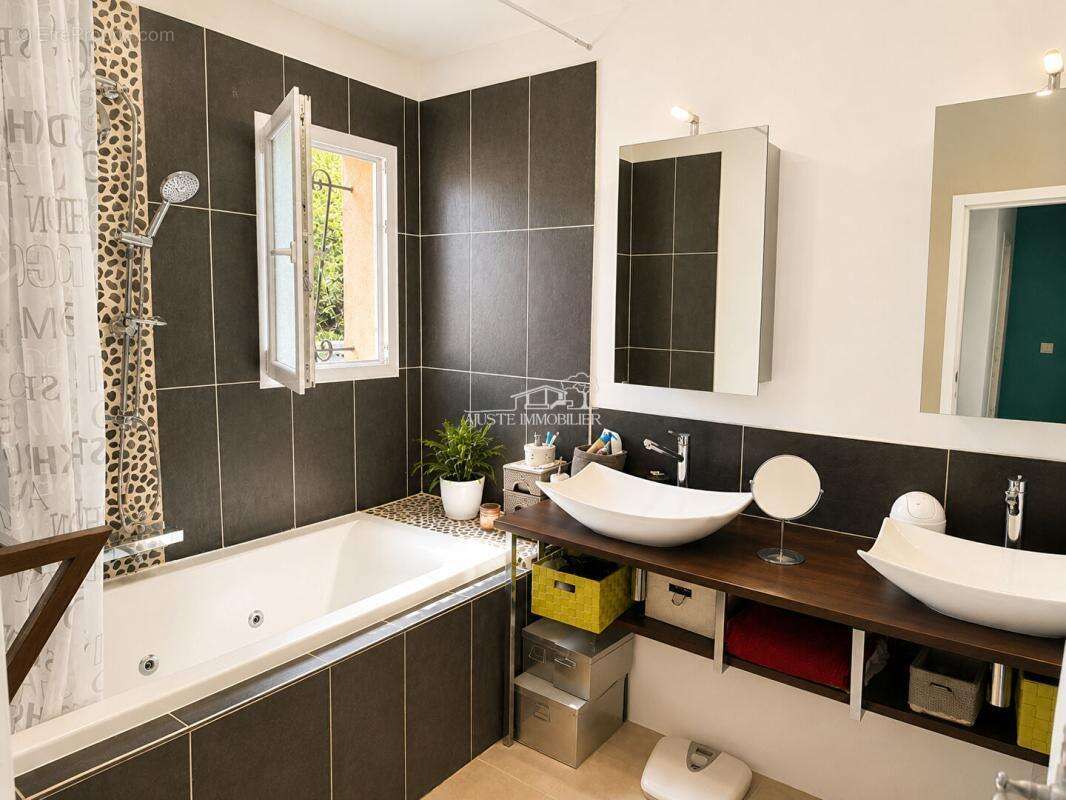 Maison Gignac-la-Nerthe 6 pièce(s) 137 m2 - photo 11