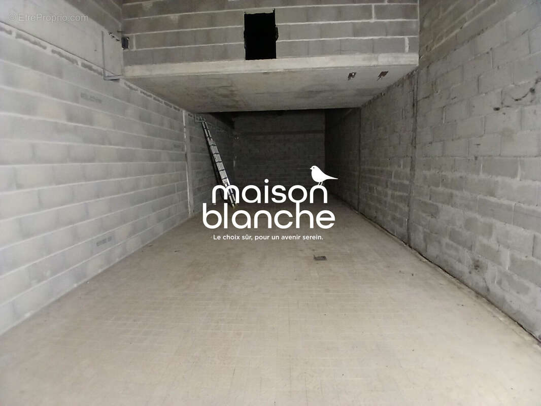 Commerce à AIRVAULT