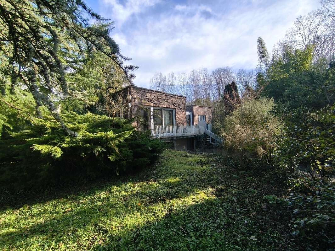 Maison à VALLANGOUJARD