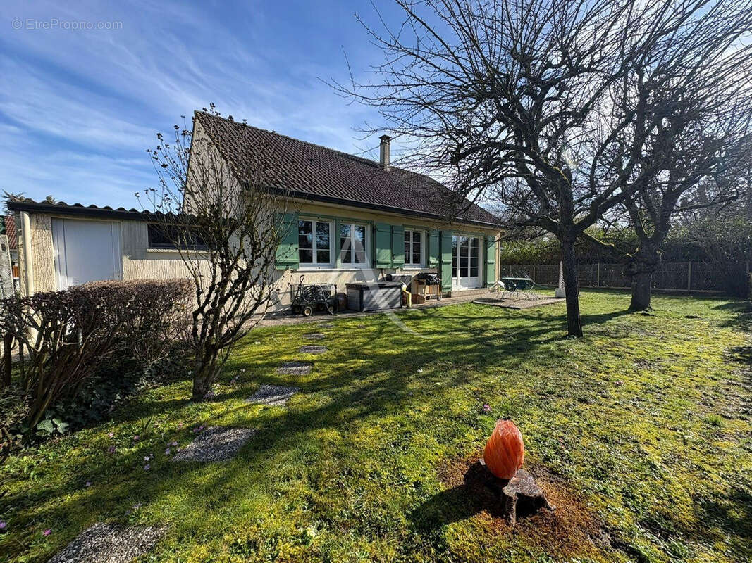 Maison à LE CHATELET-EN-BRIE