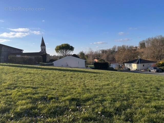 Terrain à SAINT-MARTIN-DE-RIBERAC