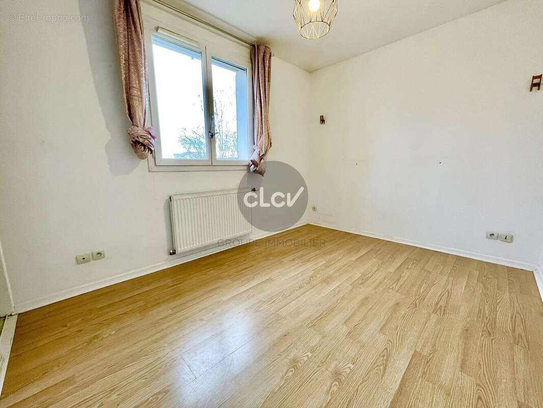 Maison sur le toit / Duplex Dernier étage avec Terrasse / La Soie 69120 Vaulx en Velin - photo 10