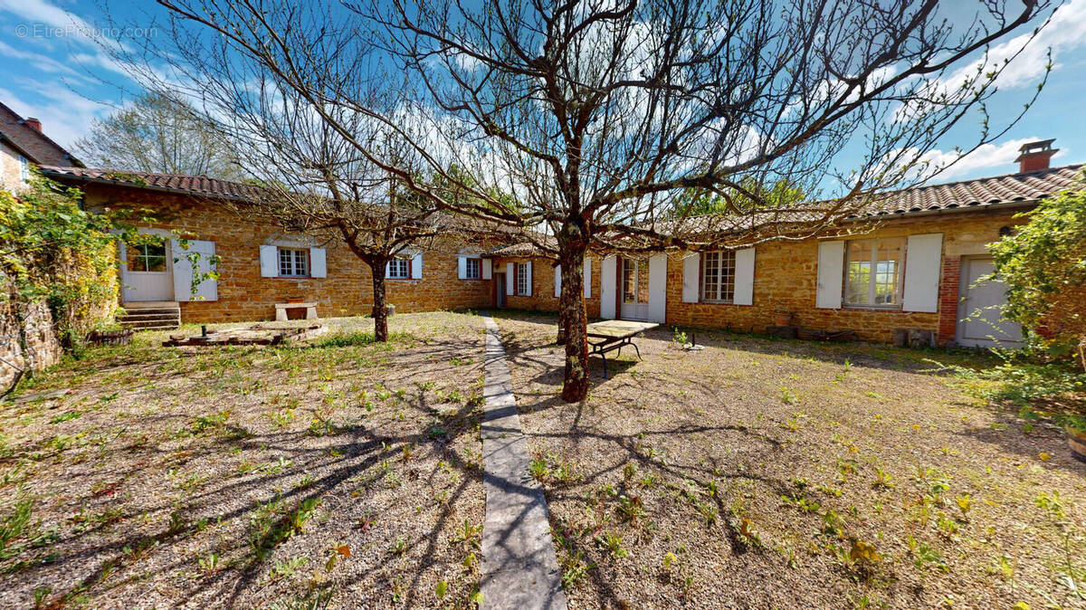 Maison à JUJURIEUX