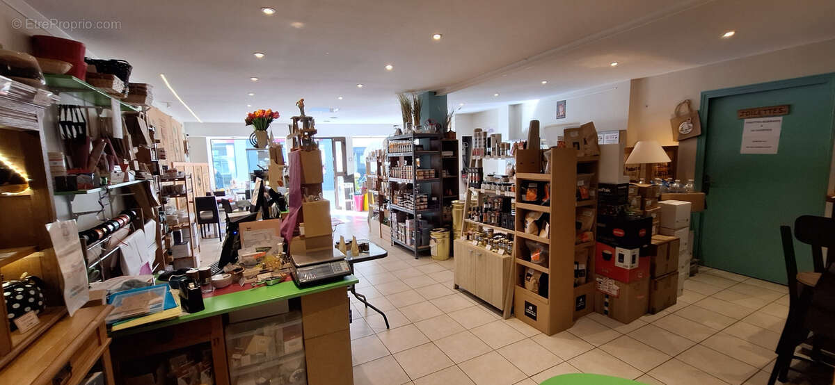 Commerce à SENS