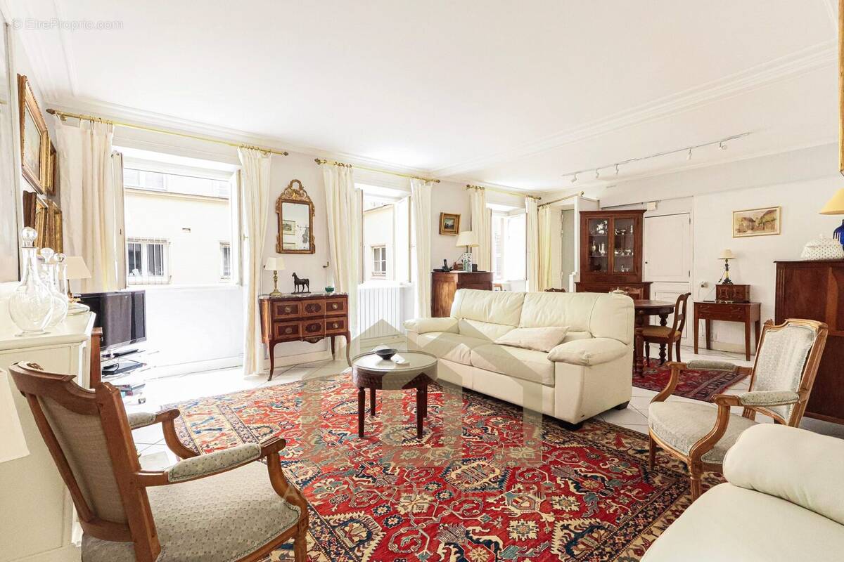 Appartement à PARIS-1E