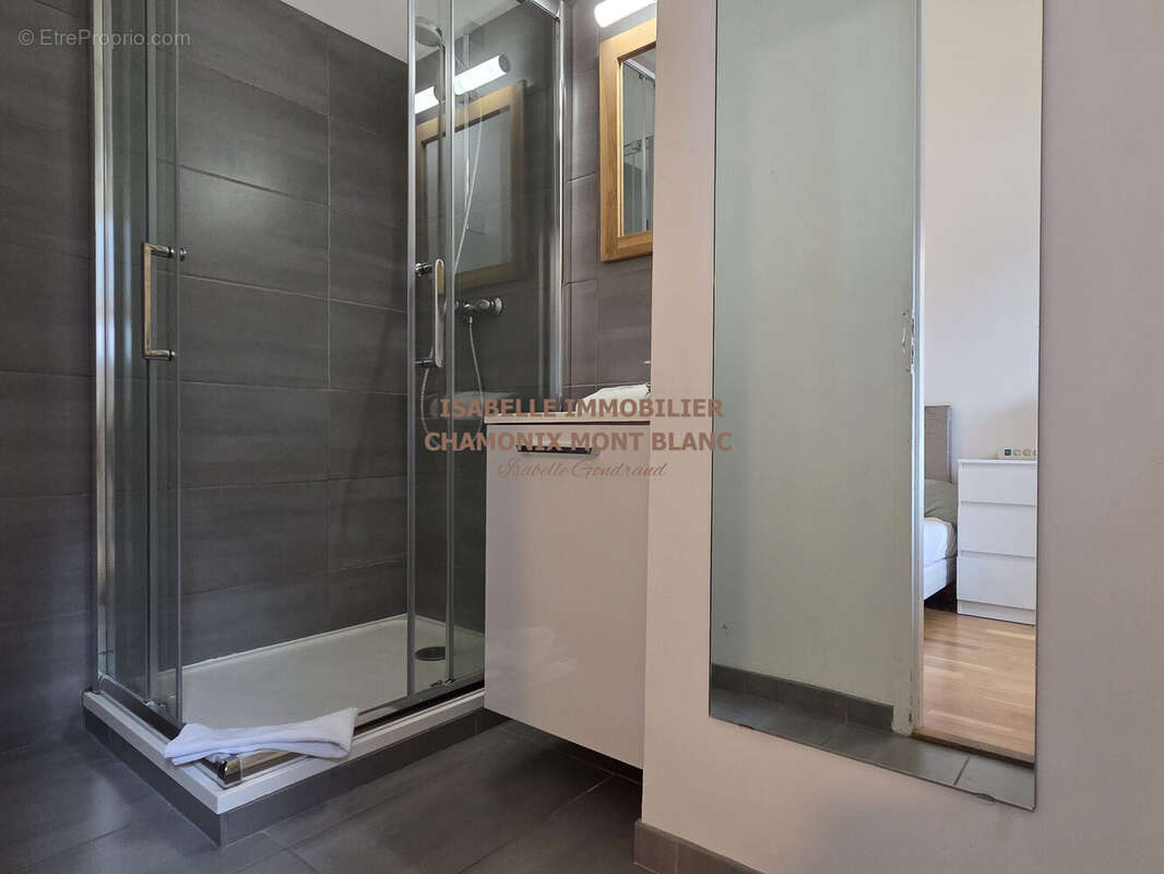 Salle de bain /Vente appartement Chamonix - Appartement à CHAMONIX-MONT-BLANC