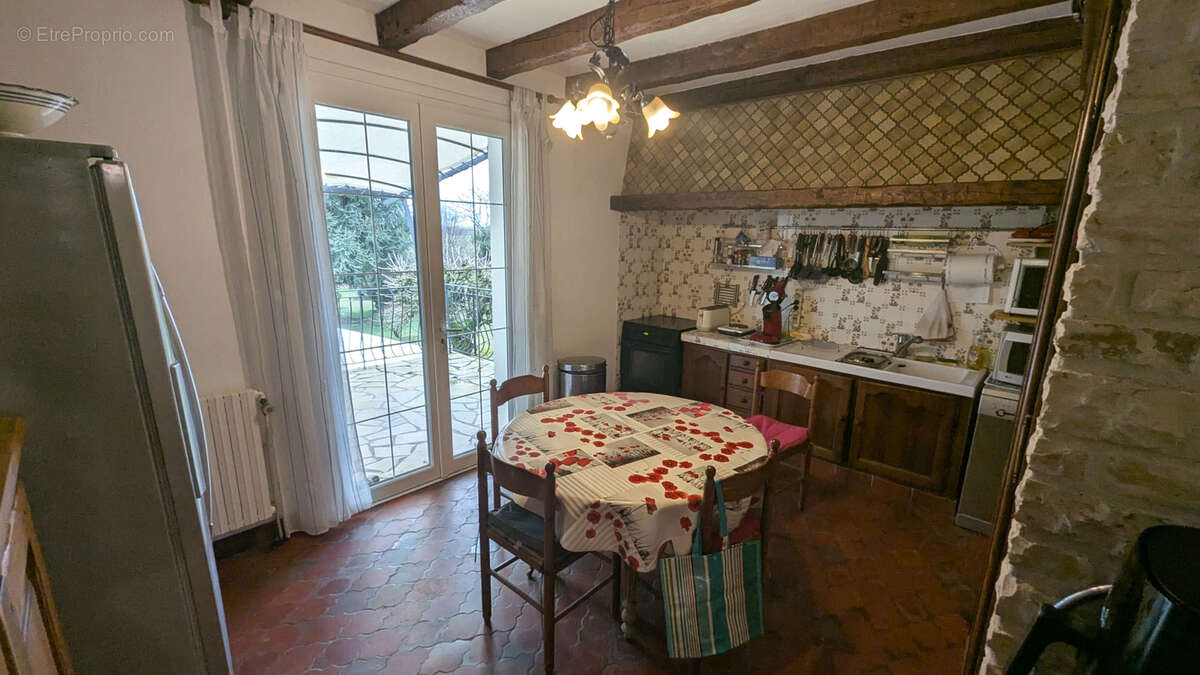 Saint gelais - maison de 120 m2 habitable 3 ch grand terrain et dependances - photo 4