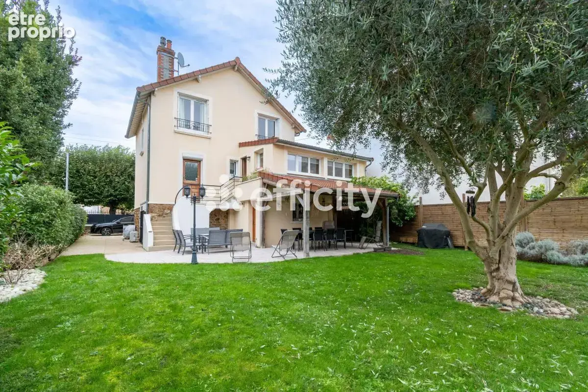 Maison 6 pièces 137 m² · à Villeneuve-le-Roi · 137 m² · 469 000 €