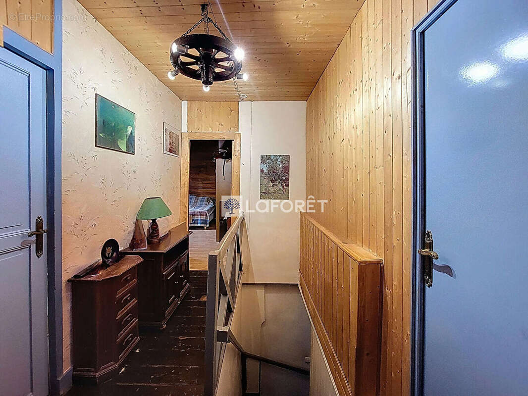 Maison à MONTBREHAIN