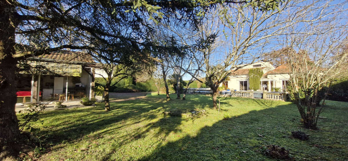 Maison à MORTAGNE-SUR-GIRONDE