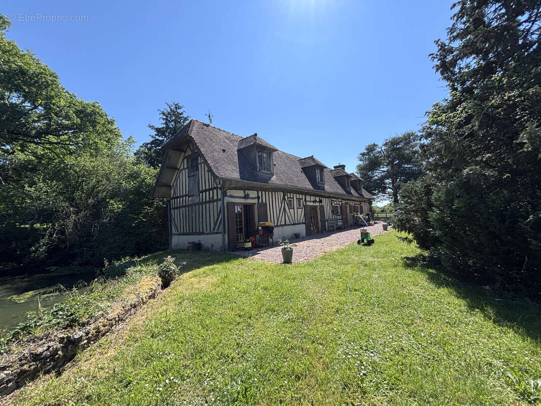 Propriété normande au grand calme - T6 de 141m2 - Piscine et nombreuses dépendances sur 6000m2 - photo 2