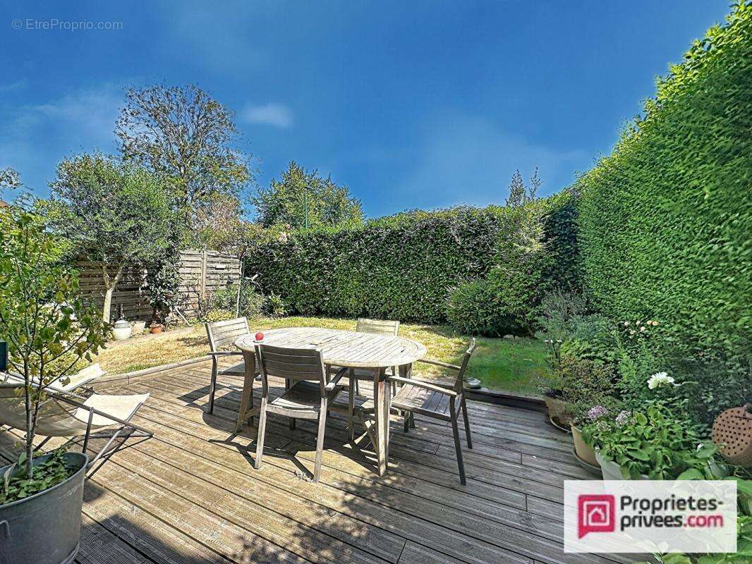 Coup de coeur à Touques ? Maison de 100 m² rénovée avec jardin intimiste et garage à 5 min de Deauville - photo 2