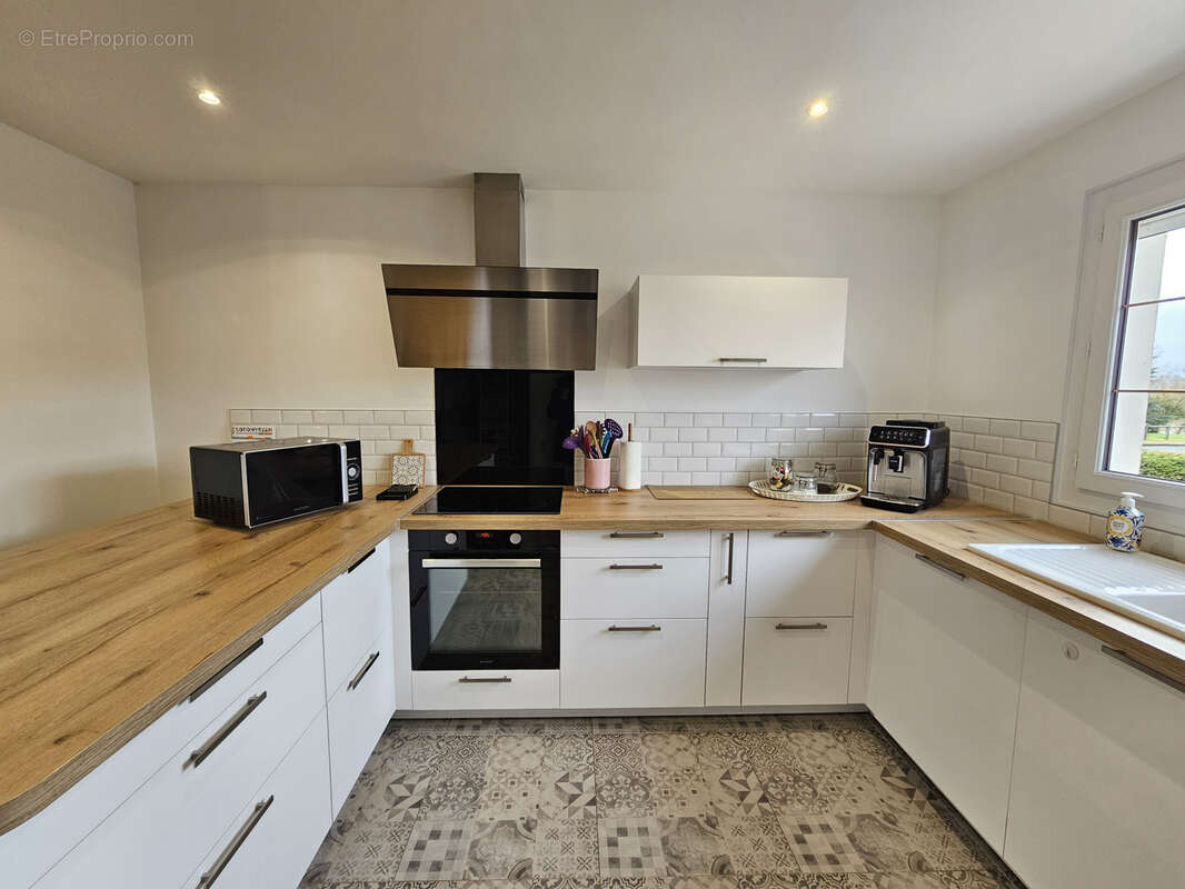 Maison à SAINT-DENIS-DE-L'HOTEL