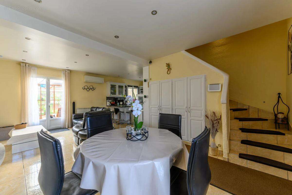 Maison à CLAYE-SOUILLY