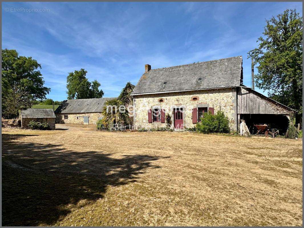 Maison à SAINT-GEORGES-BUTTAVENT