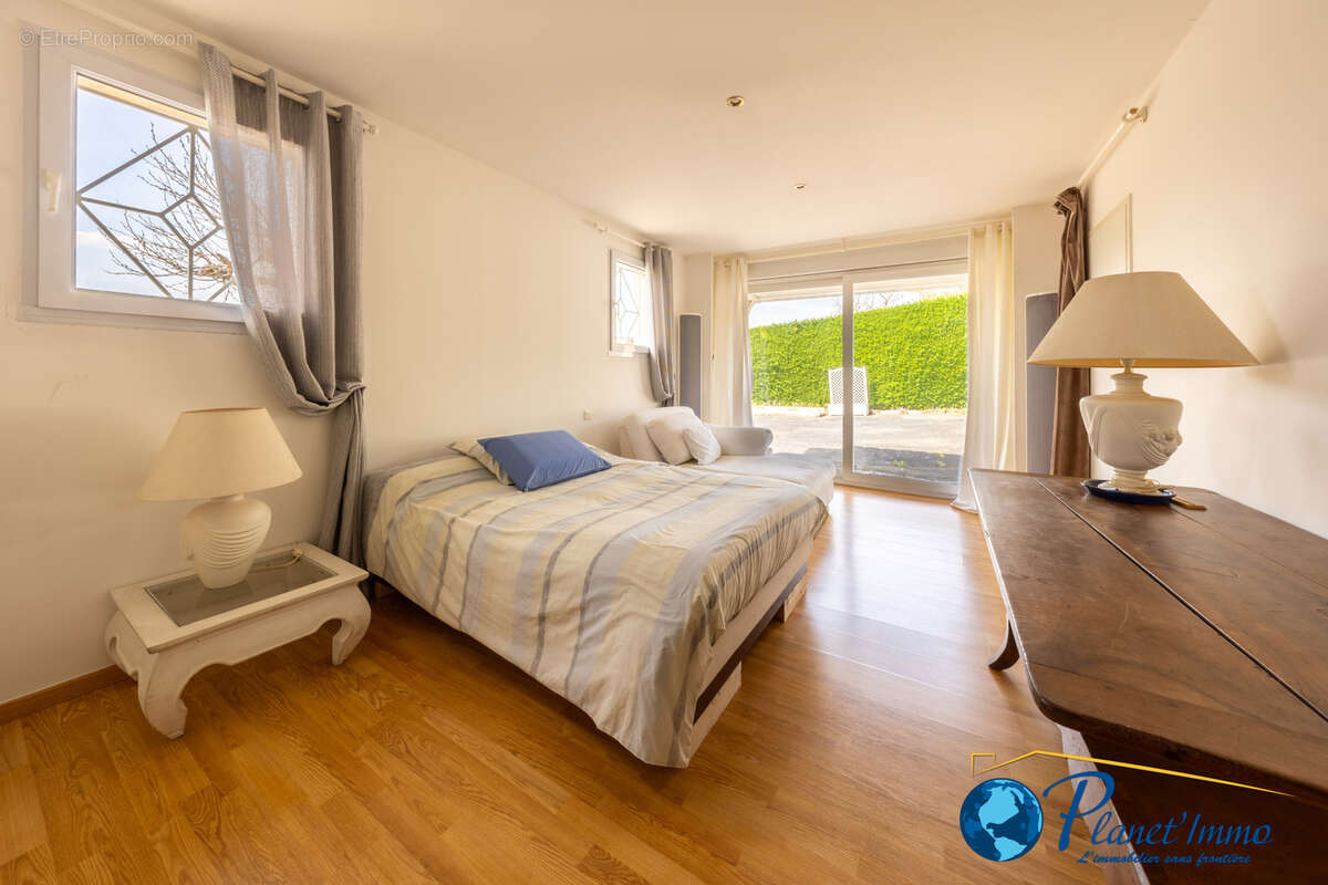 Maison à SAINT-BONNET-LES-OULES