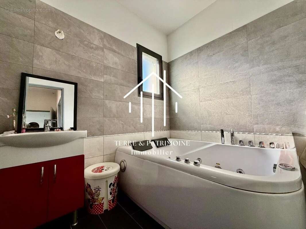 Maison à VALLON-PONT-D&#039;ARC