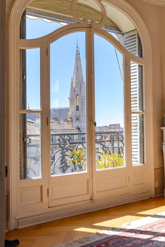 Appartement à MARSEILLE-1E