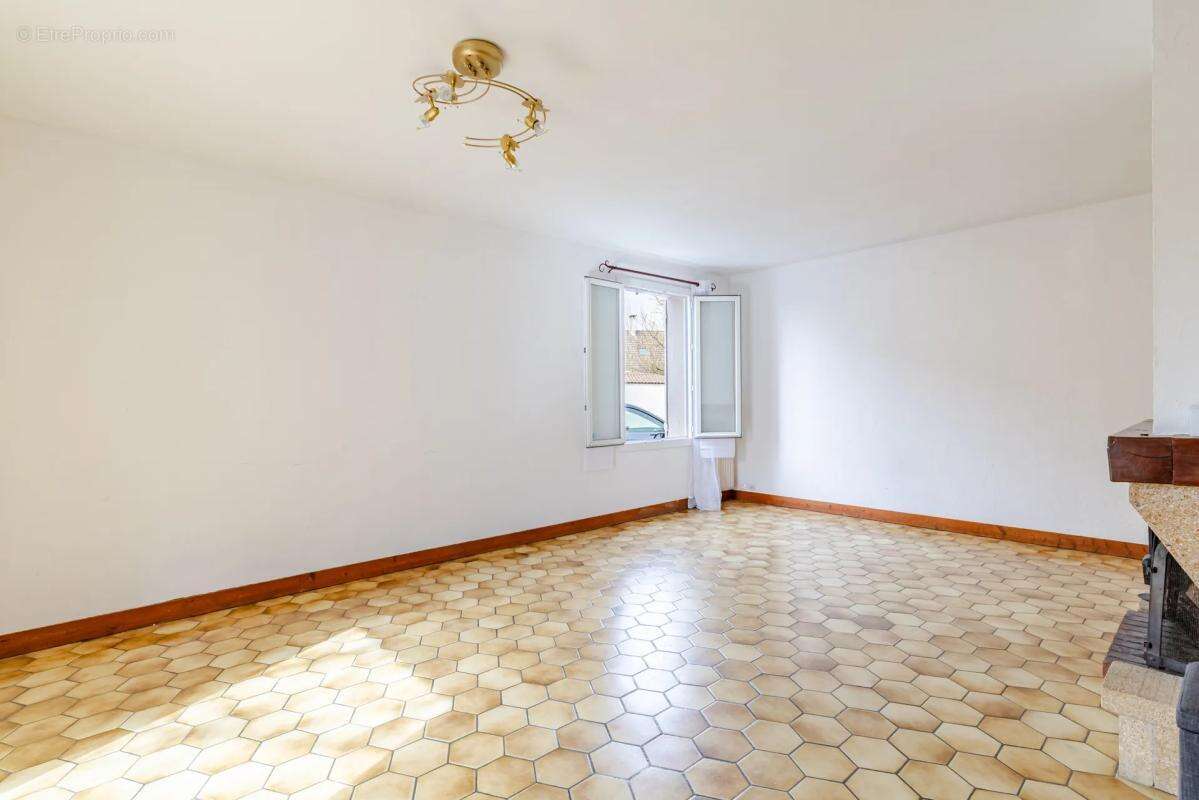 Maison à COMBS-LA-VILLE