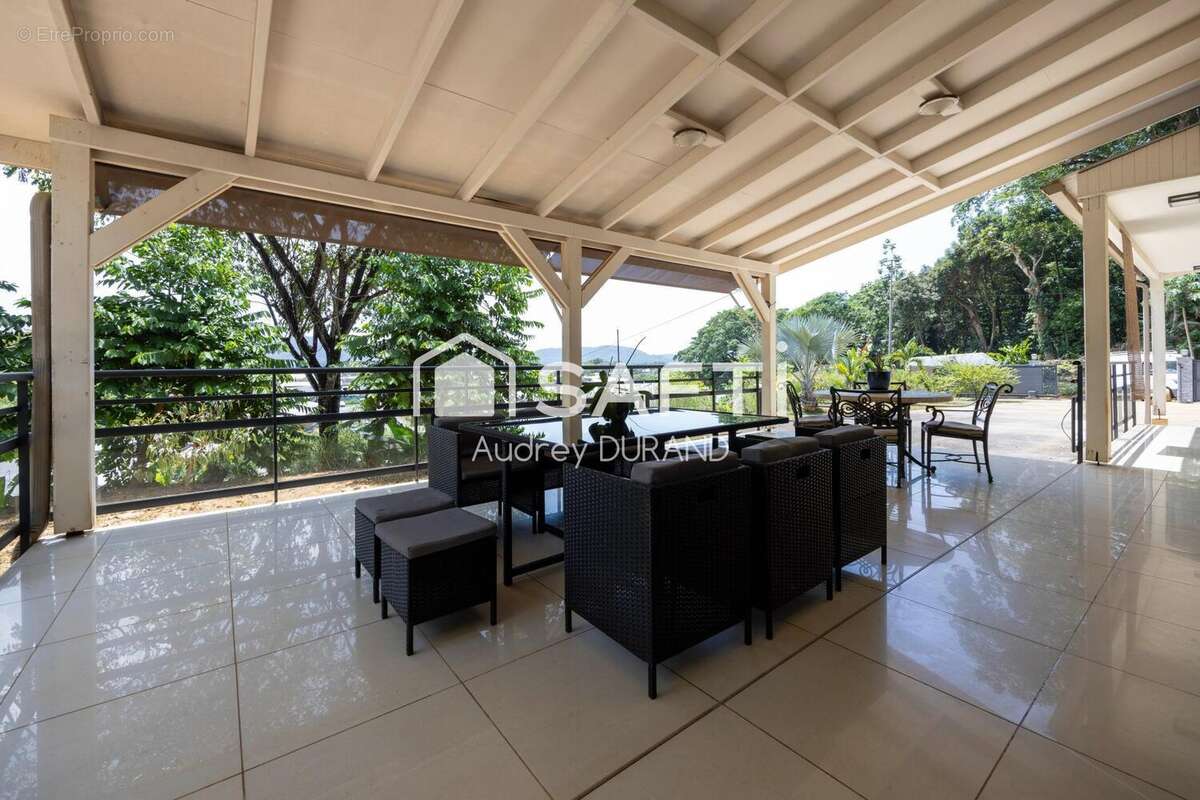 Photo 2 - Maison à REMIRE-MONTJOLY