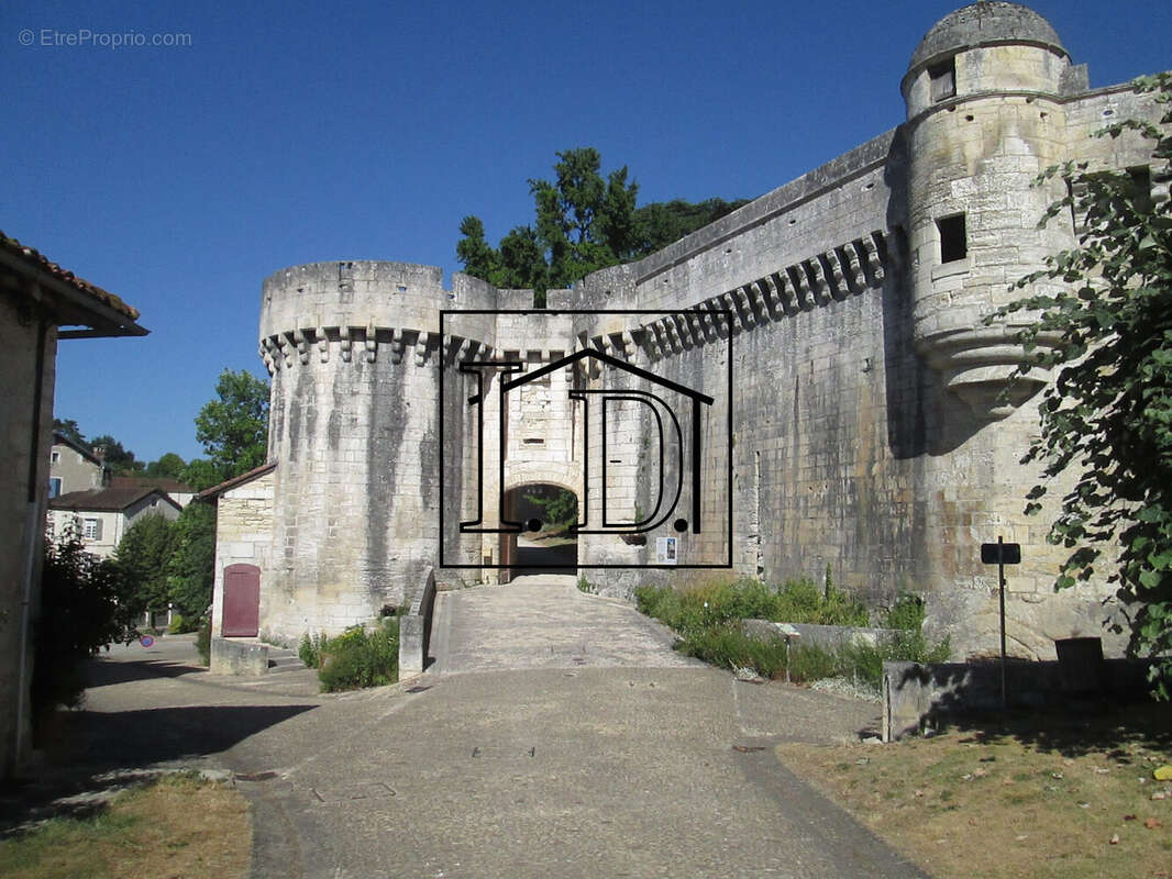 Appartement à BOURDEILLES