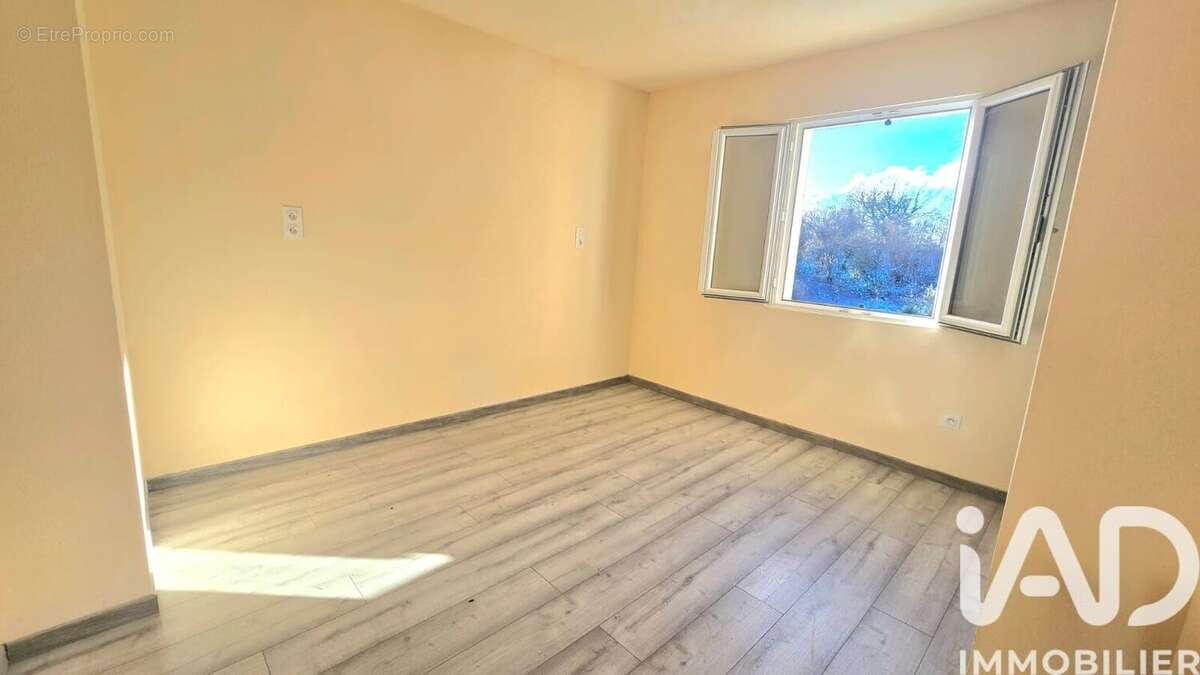 Photo 3 - Maison à CHARBONNIERES-LES-VARENNES