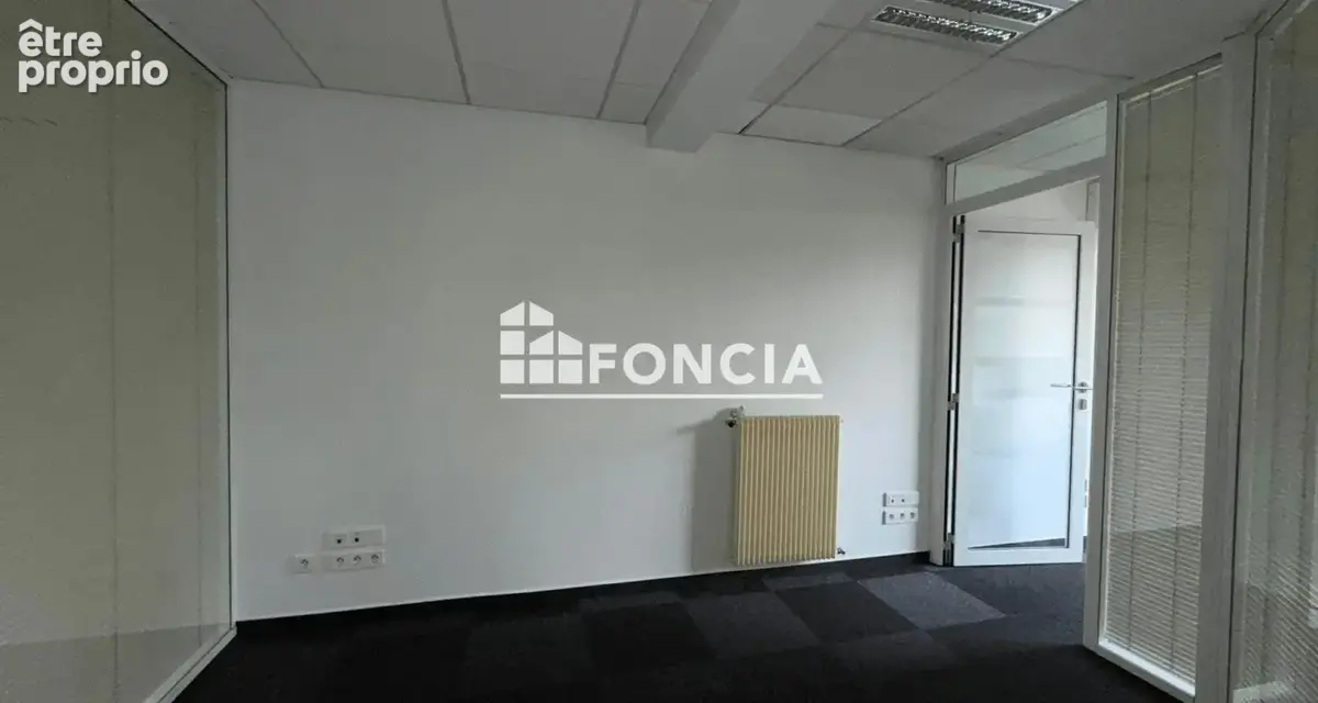 Local commercial libre sur deux niveaux de 190m2 - Quartier Saint Eloi - photo 7